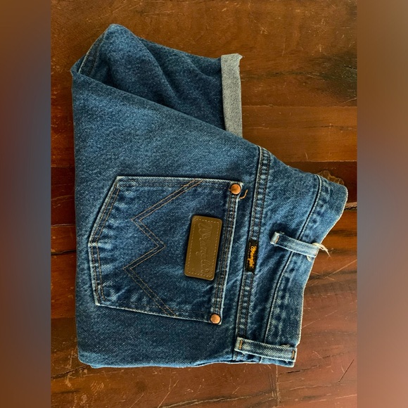 Wrangler Tailored Shorts - Picture 7 of 7